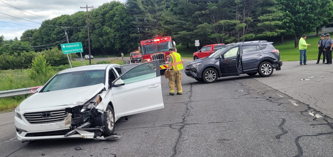 Twocar accident brings minor injuries News, Sports, Jobs